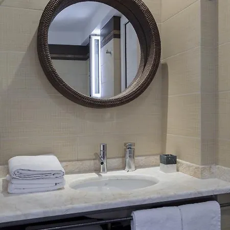 Dialiskari Вилла Маратополис