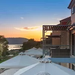Vila Dialiskari *